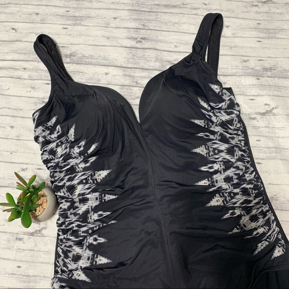 NWT Miraclesuit Labyrinth Temptress Tummy Control One Piece Swimsuit - Picture 9 of 13